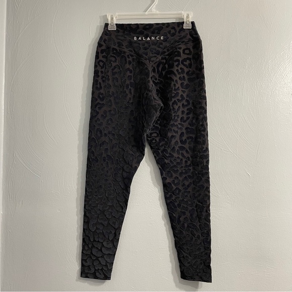 Vitality Balance Athletica animal Kingdom Lux Panther Velvet Legging 2 piece set - Picture 8 of 15